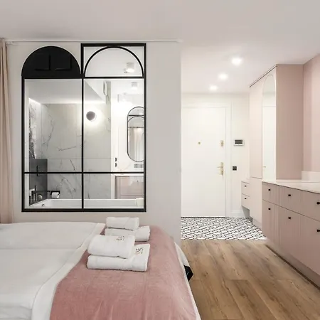Rose With Bath By Oneapartments-2